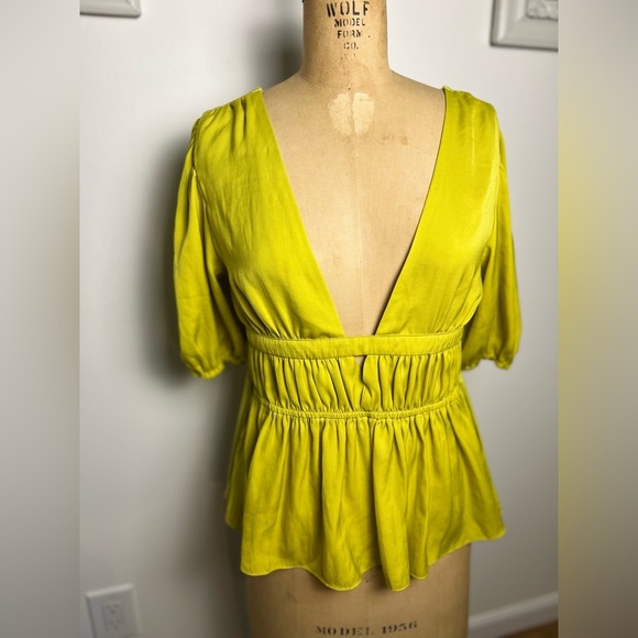 Anthropologie women’s amazing Dolan chartreuse short sleeve top small - Picture 2 of 7